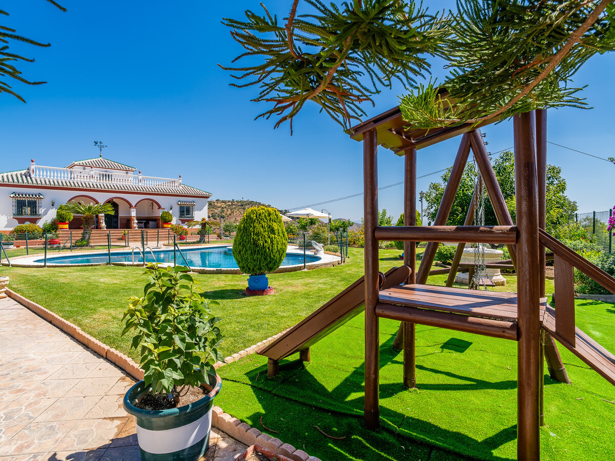 Gîte rural 10 pers. avec piscine et salle de jeux à Guaro - Photo 3