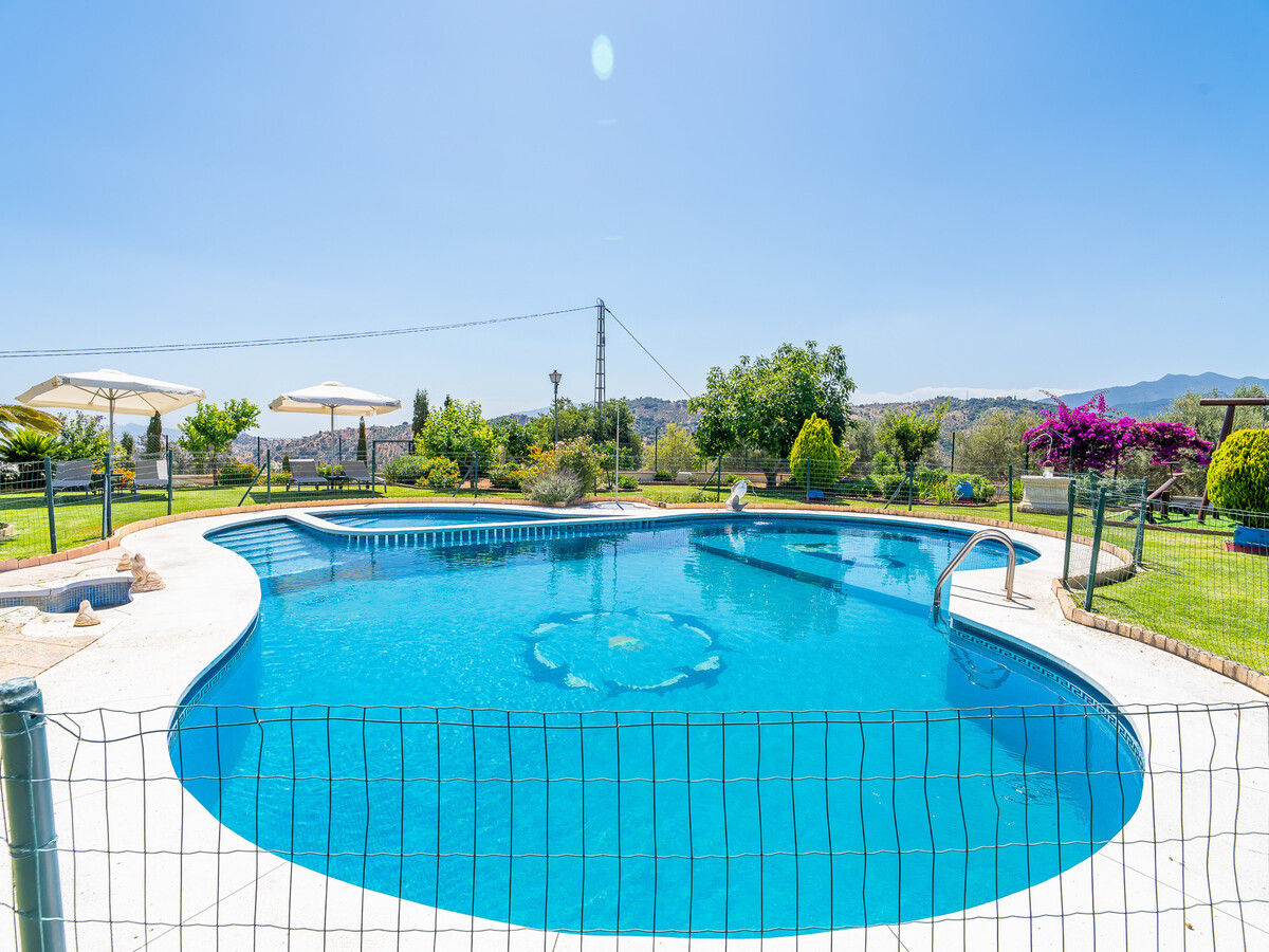 Gîte rural 10 pers. avec piscine et salle de jeux à Guaro - Photo 4