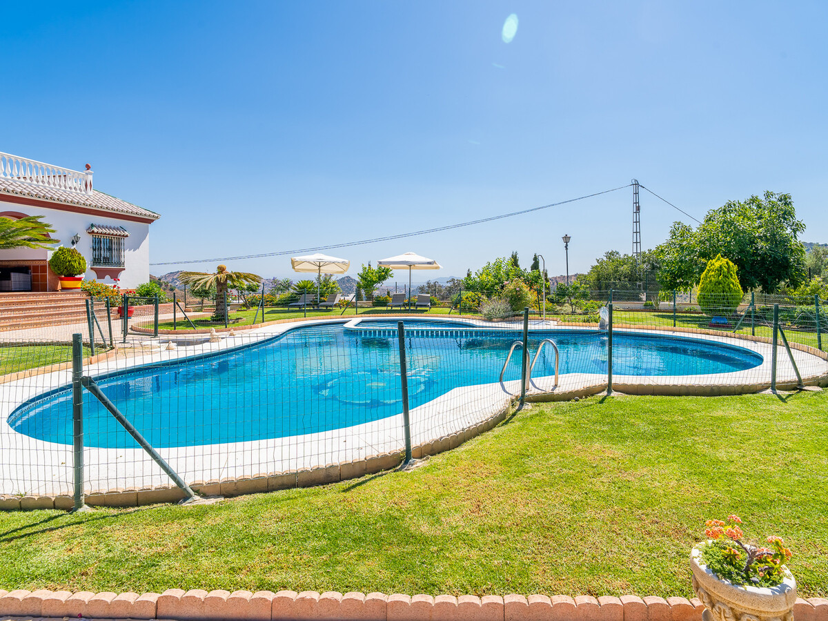 Gîte rural 10 pers. avec piscine et salle de jeux à Guaro - Photo 5