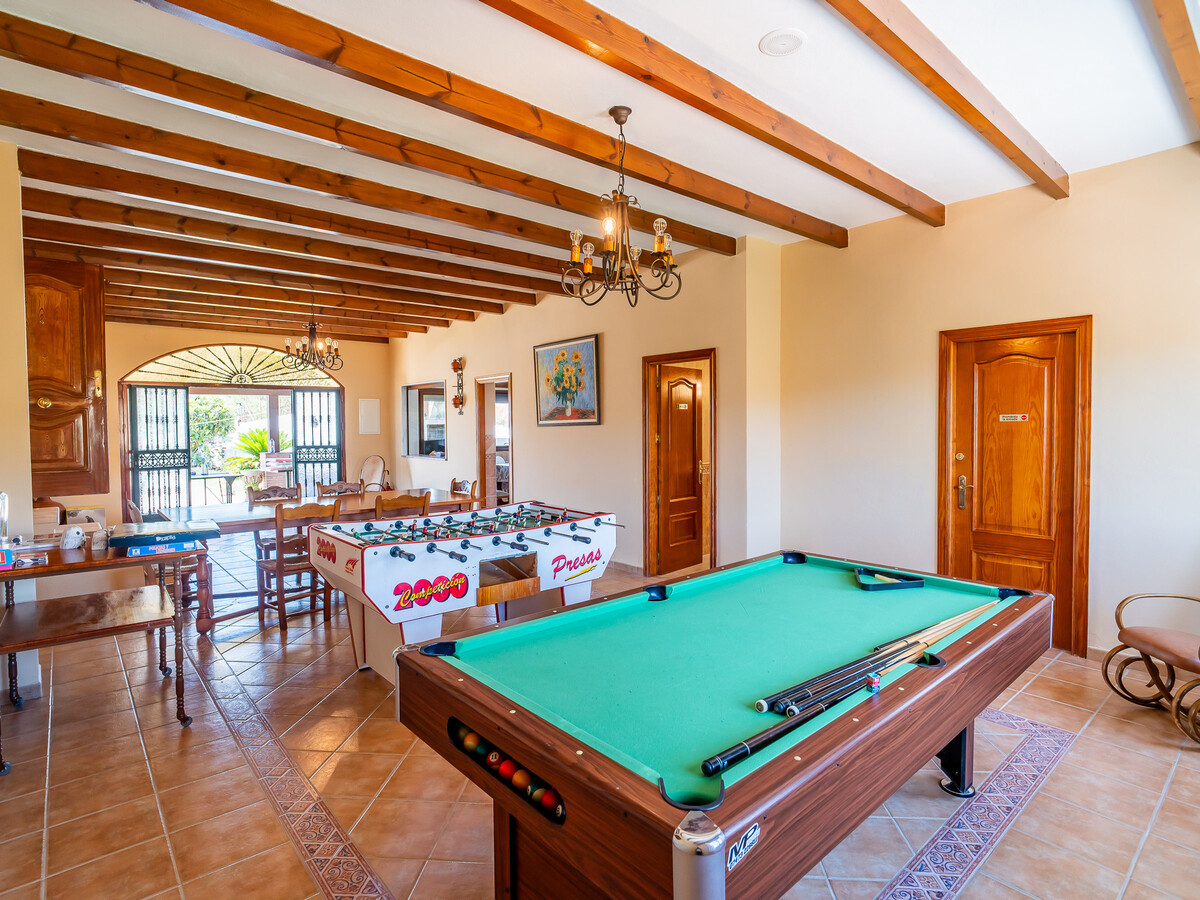 Gîte rural 10 pers. avec piscine et salle de jeux à Guaro - Photo 9