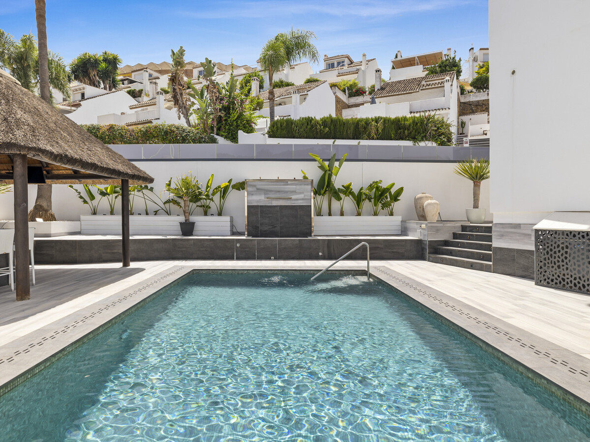 Villa Santi, 5 chambres avec piscine chauffée à Marbella - Photo 2