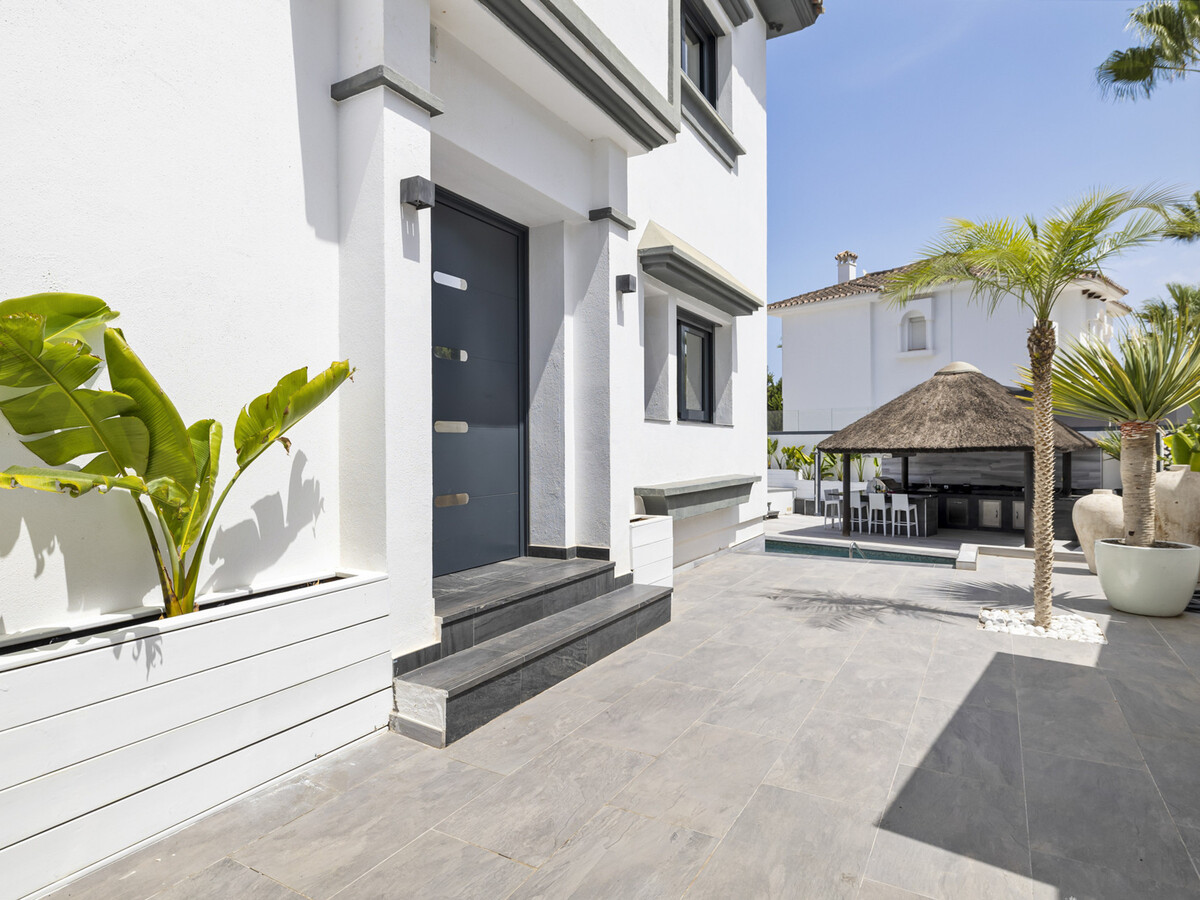 Villa Santi, 5 chambres avec piscine chauffée à Marbella - Photo 8
