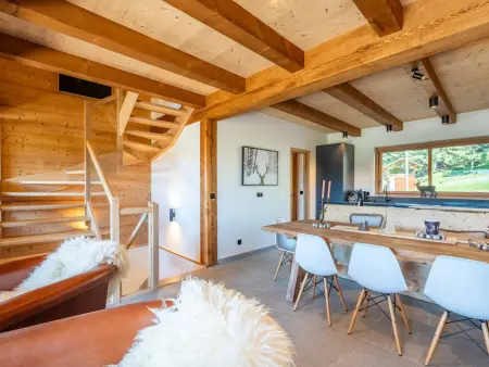 Location chalet à La Clusaz, Demi-chalet ski aux pieds, vue montagne - 8 pers.