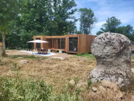 Gîte Greenkub Les Jours Heureux à Verneix : photo 1