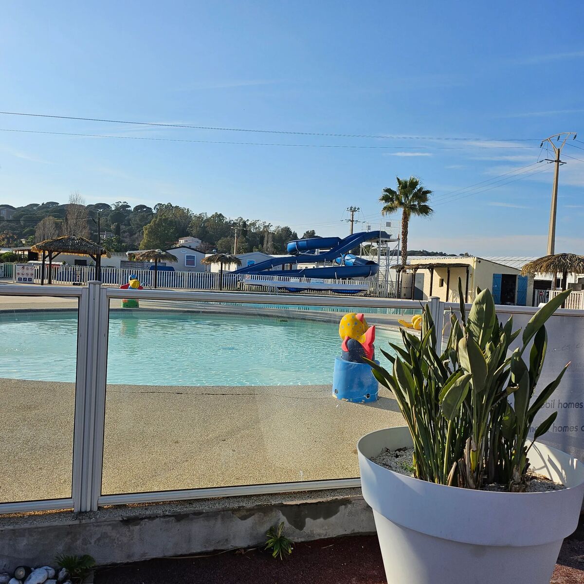 Bungalow 6 pers. à Fréjus : piscine et piste de pétanque - Photo 2