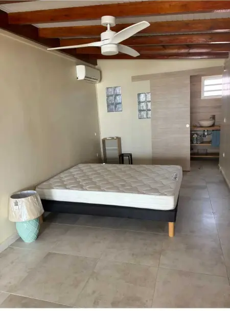Appartement moderne vue mer, jardin clôturé, Saint-François : photo 4