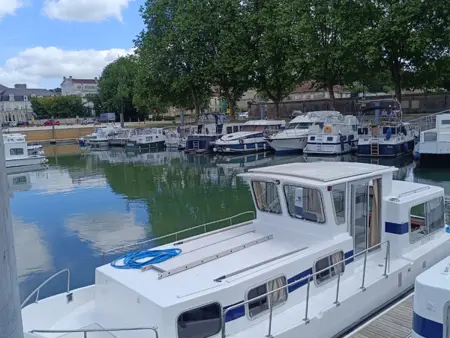 Pénichette 935W à quai à Cognac, 5 personnes, cabine double : photo 2