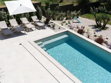 Villa Orkula à Rab : piscine chauffée et vue mer : photo 3