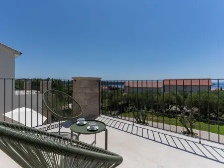 Villa Orkula à Rab : piscine chauffée et vue mer : photo 16