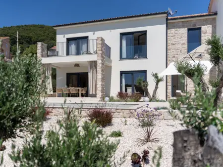 Villa Orkula à Rab : piscine chauffée et vue mer : photo 17