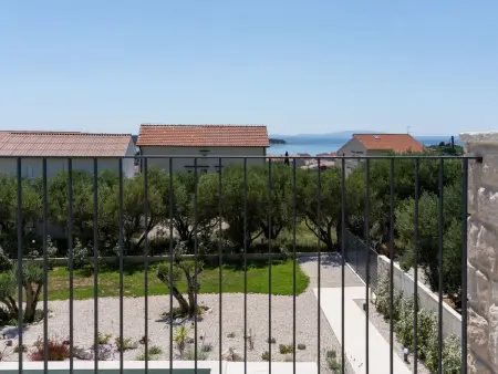 Villa Orkula à Rab : piscine chauffée et vue mer : photo 36