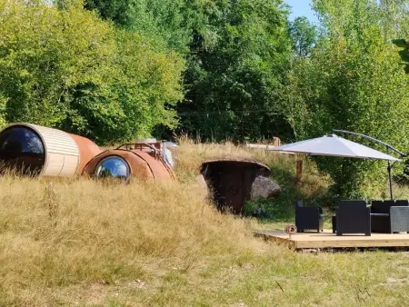 Le Nautilus, gîte steampunk semi-enterré à Raon-aux-Bois : photo 1