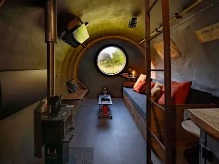 Le Nautilus, gîte steampunk semi-enterré à Raon-aux-Bois : photo 2
