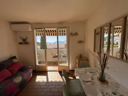 Studio cabine climatisé, aperçu mer à Saint-Cyr-sur-Mer : photo 2