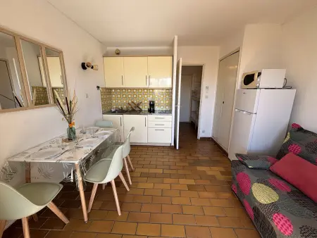Studio cabine climatisé, aperçu mer à Saint-Cyr-sur-Mer : photo 3
