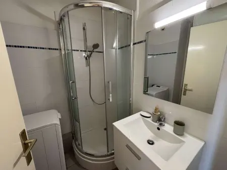 Studio cabine climatisé, aperçu mer à Saint-Cyr-sur-Mer : photo 5