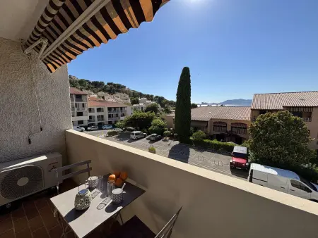 Studio cabine climatisé, aperçu mer à Saint-Cyr-sur-Mer : photo 6