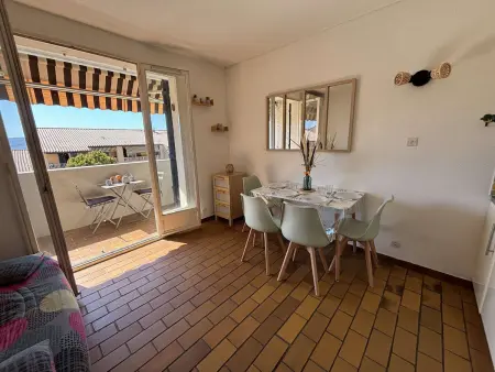 Studio cabine climatisé, aperçu mer à Saint-Cyr-sur-Mer : photo 7