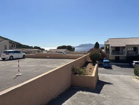 Studio cabine climatisé, aperçu mer à Saint-Cyr-sur-Mer : photo 9