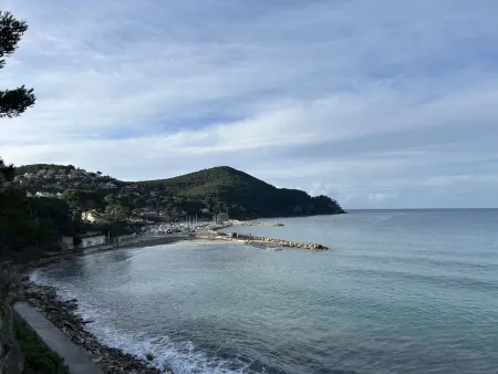 Studio cabine climatisé, aperçu mer à Saint-Cyr-sur-Mer : photo 11