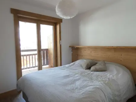 Duplex 48m² face au village, ski à 600m : photo 3
