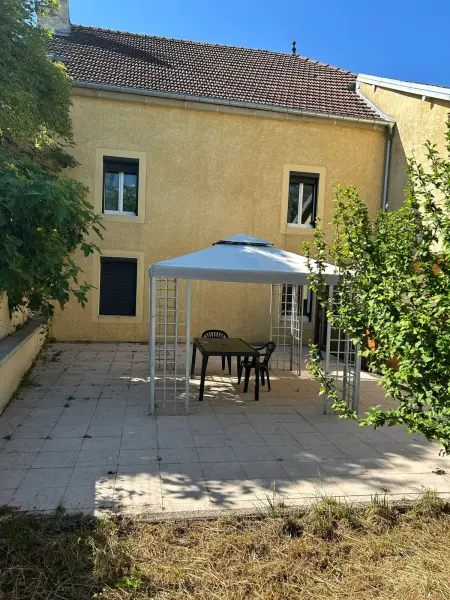 Location maison à Cemboing, Charmante maison à Cemboing, 700 m²