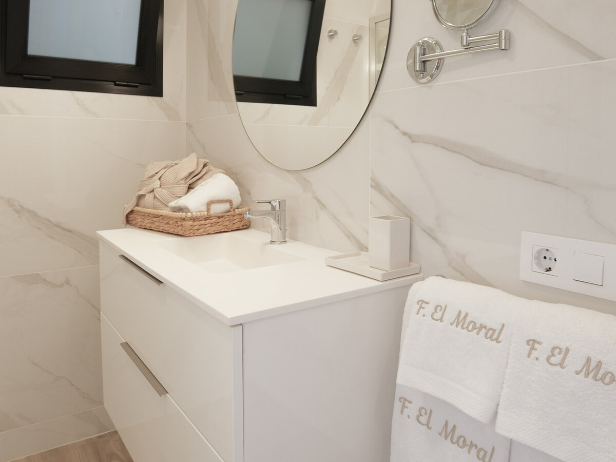 Appartement neuf 115 m² vue mer et montagne - Photo 8