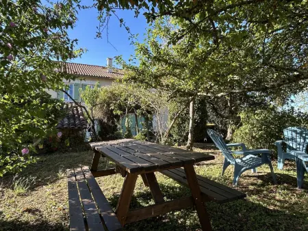 Gîte 6 pers. avec jardin, parking et animaux à Boisbreteau : photo 4