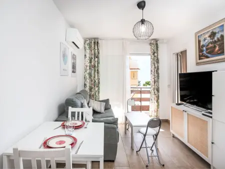 Las Naciones – Apt 2p rénové à 300m de la plage : photo 2