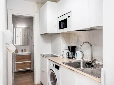 Las Naciones – Apt 2p rénové à 300m de la plage : photo 3