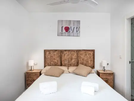 Las Naciones – Apt 2p rénové à 300m de la plage : photo 5