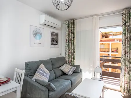 Las Naciones – Apt 2p rénové à 300m de la plage : photo 8
