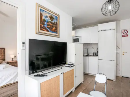 Las Naciones – Apt 2p rénové à 300m de la plage : photo 9