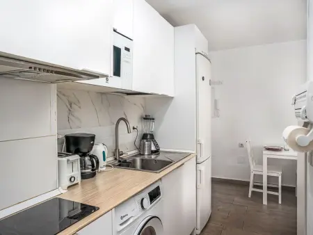 Las Naciones – Apt 2p rénové à 300m de la plage : photo 11