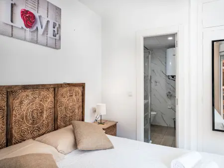 Las Naciones – Apt 2p rénové à 300m de la plage : photo 12