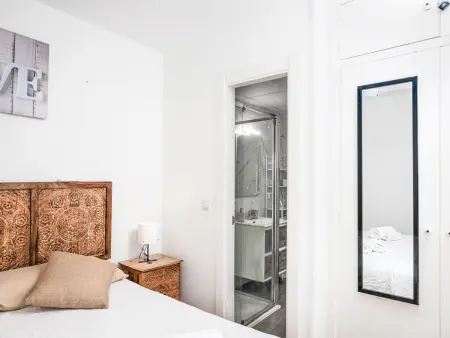 Las Naciones – Apt 2p rénové à 300m de la plage : photo 14