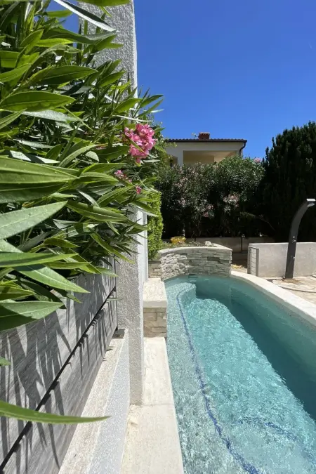 Maison Volme à Banjole : piscine privée, 300m de la mer : photo 7