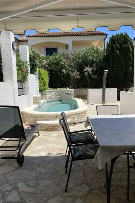 Maison Volme à Banjole : piscine privée, 300m de la mer : photo 18
