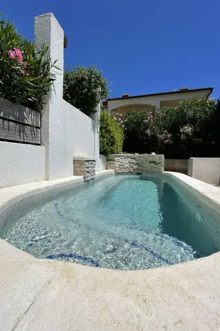 Maison Volme à Banjole : piscine privée, 300m de la mer : photo 19