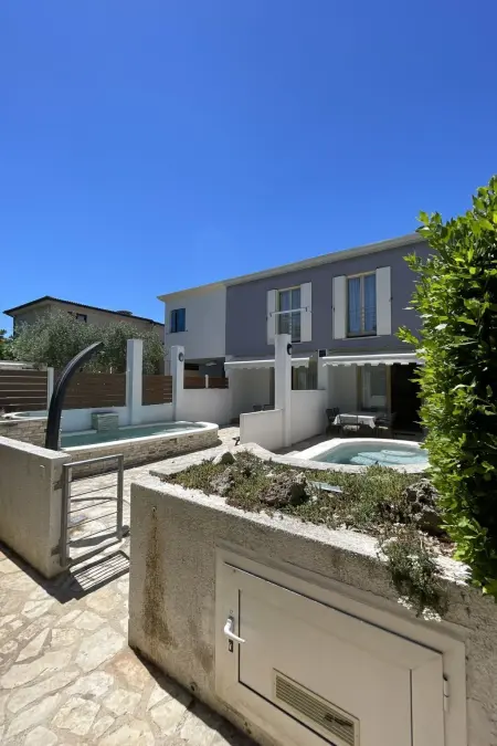 Maison Volme à Banjole, 2 piscines privées : photo 2