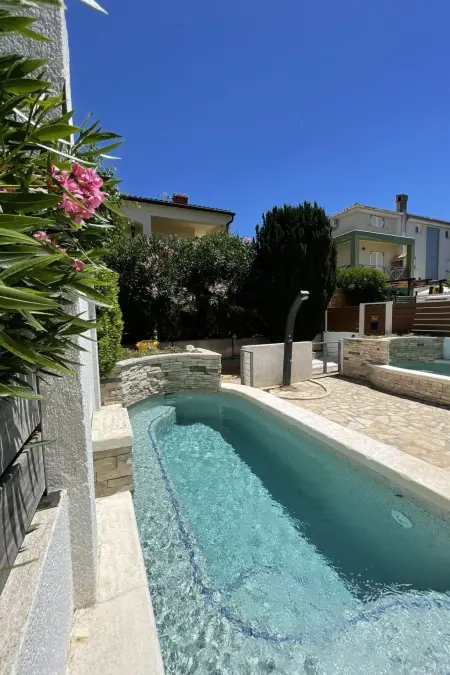Maison Volme à Banjole, 2 piscines privées : photo 40