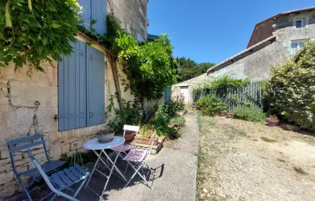 Maison 3 pers. Champagne-Mouton, terrasse et jardin : photo 2