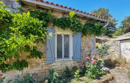 Maison 3 pers. Champagne-Mouton, terrasse et jardin : photo 7