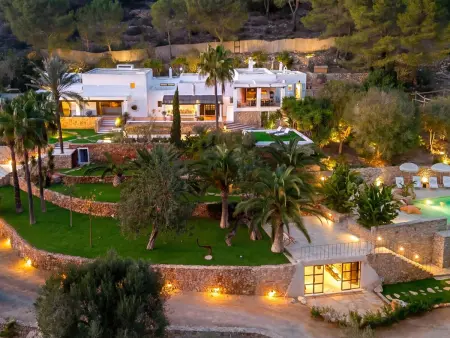 Villa Can Nikita à Ibiza : 6 chambres, yoga et spa privé - Photo 1
