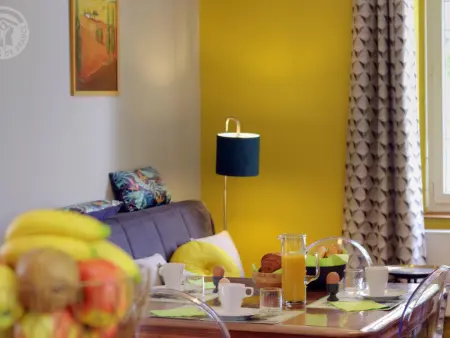 Appartement 60 m² avec terrasse et jardin arboré : photo 7