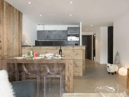 Appartement rénové skis aux pieds à Courchevel 1650 : photo 2