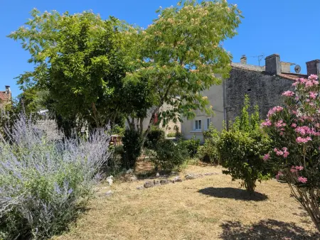 Gîte rénové 4 pers. avec jardin 160 m² à Échallat : photo 2