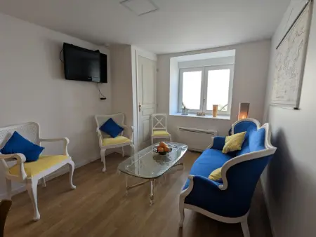 Gîte rénové 4 pers. avec jardin 160 m² à Échallat : photo 11