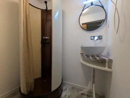 Gîte rénové 4 pers. avec jardin 160 m² à Échallat : photo 14