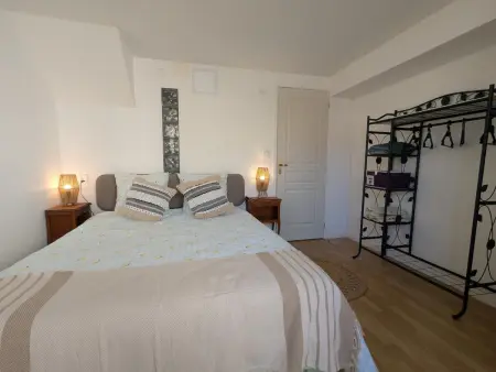 Gîte rénové 4 pers. avec jardin 160 m² à Échallat : photo 18